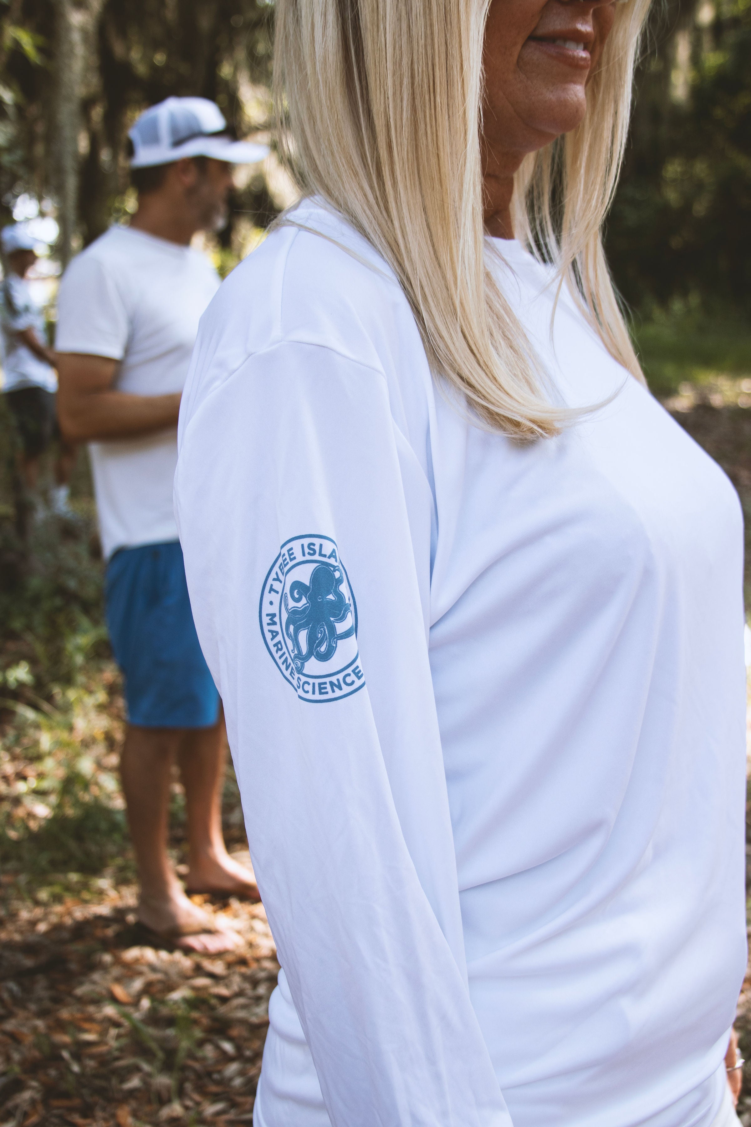 Moisture-Wicking Sun Shirt, Unisex Lightweight Outdoor Performance Shirt,
Dry Fit UV Protection Shirt for Boating, Fishing, & Beach Days
